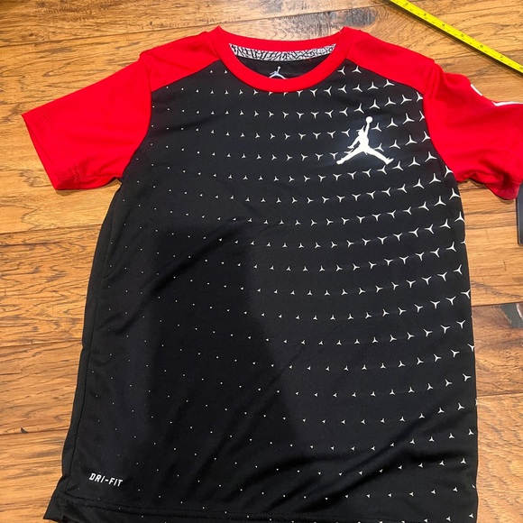 Jordon Nike Boys MJ Jumpman Short Sleeve Tee Small Dri-fit Black White Red - Picture 1 of 8